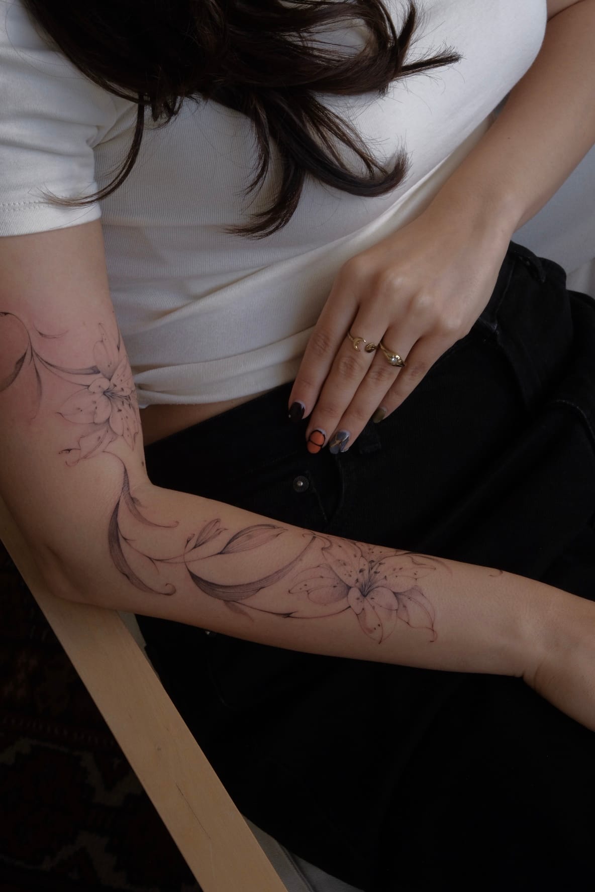 Floral and plaid composition on the thigh