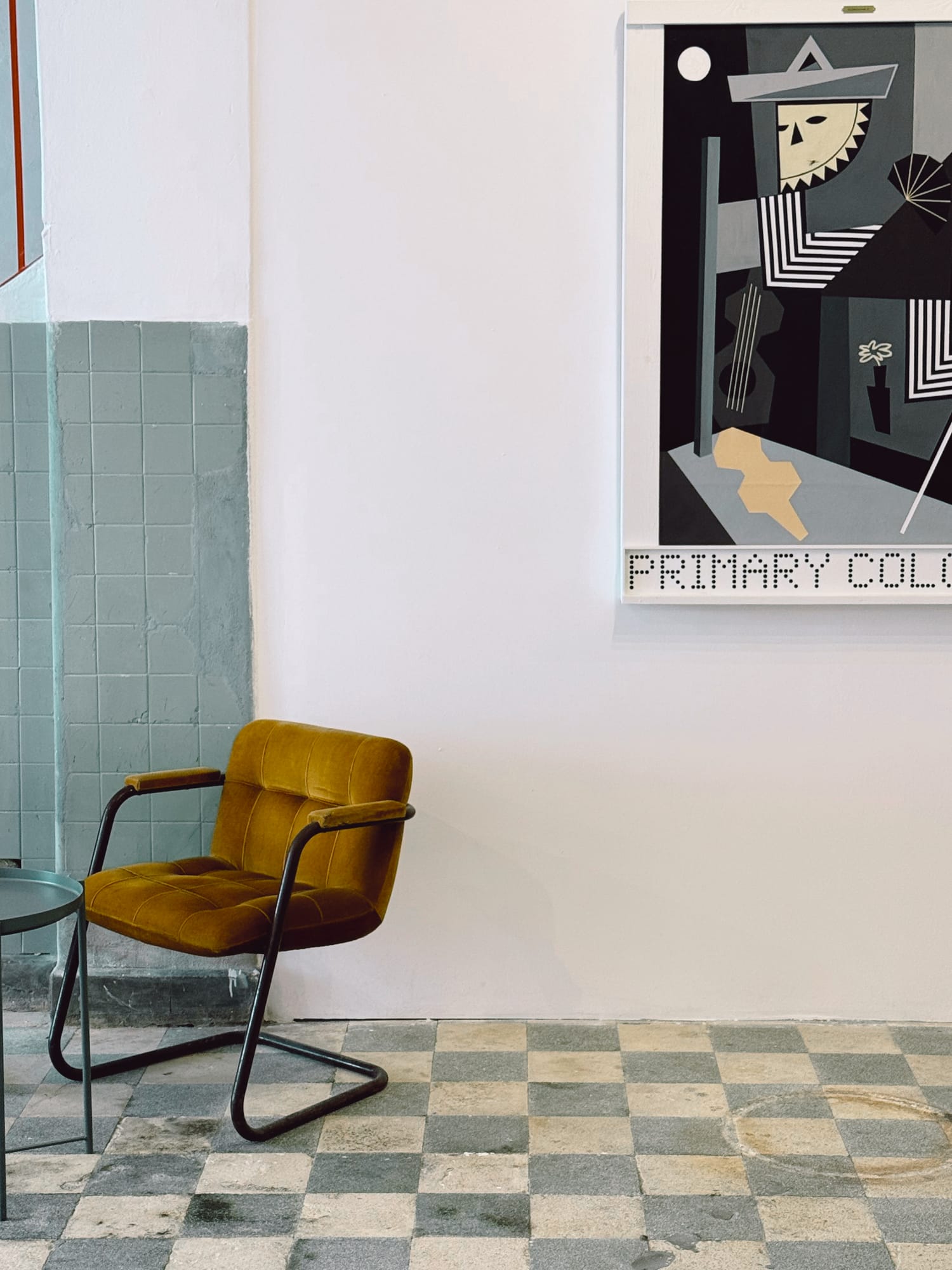 The atelier: the chair, the light, the space